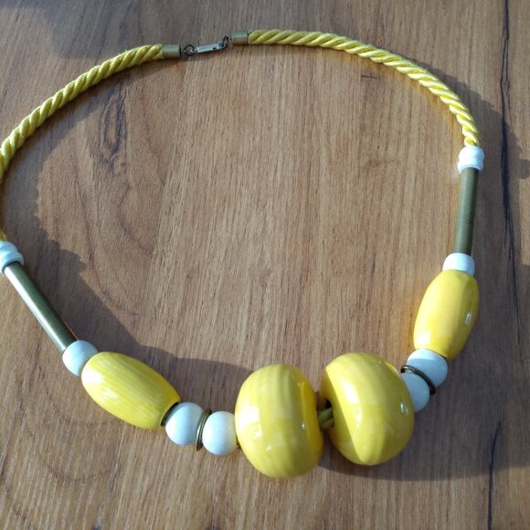 Vintage Yellow Chunky Ceramic Necklace Large Statement Beads Brass Rope - Picture 2 of 10